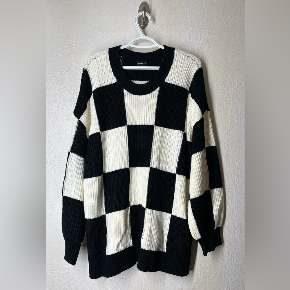 Torrid Size 3 Black and White Checked Drop Shoulder Sweater